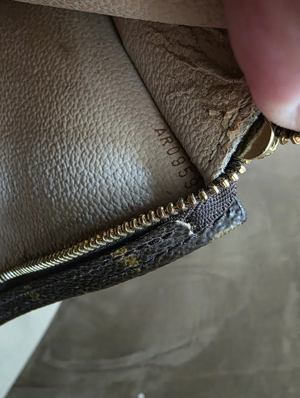 Louis Vuitton Bucket Bag Pochette